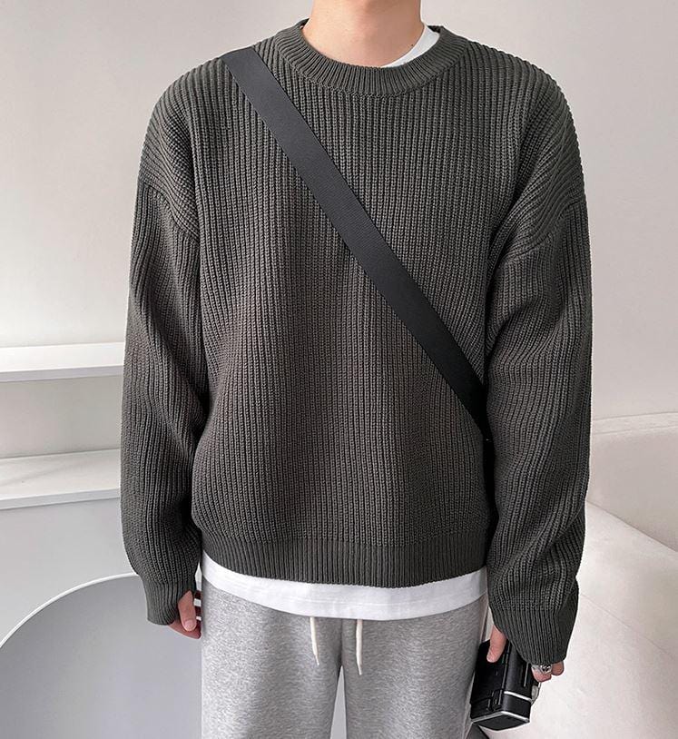 KNITTED PULLOVER ROUND NECK SWEATER
