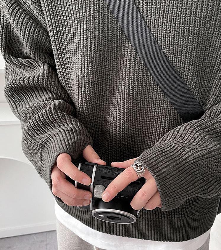 KNITTED PULLOVER ROUND NECK SWEATER
