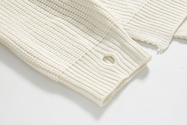 KNITTED ROUND NECK SWEATER