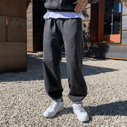 CHARCOAL GRAY ZIP-UP HOODIE & SWEATPANTS