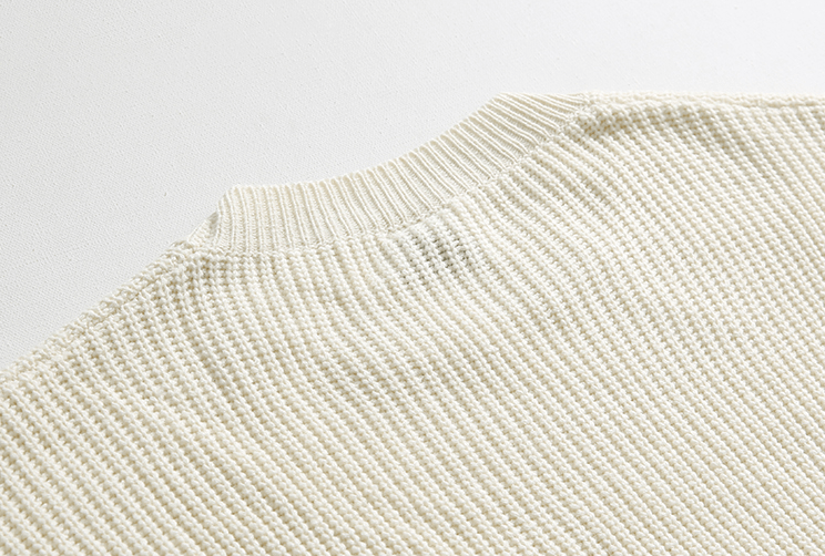 KNITTED ROUND NECK SWEATER